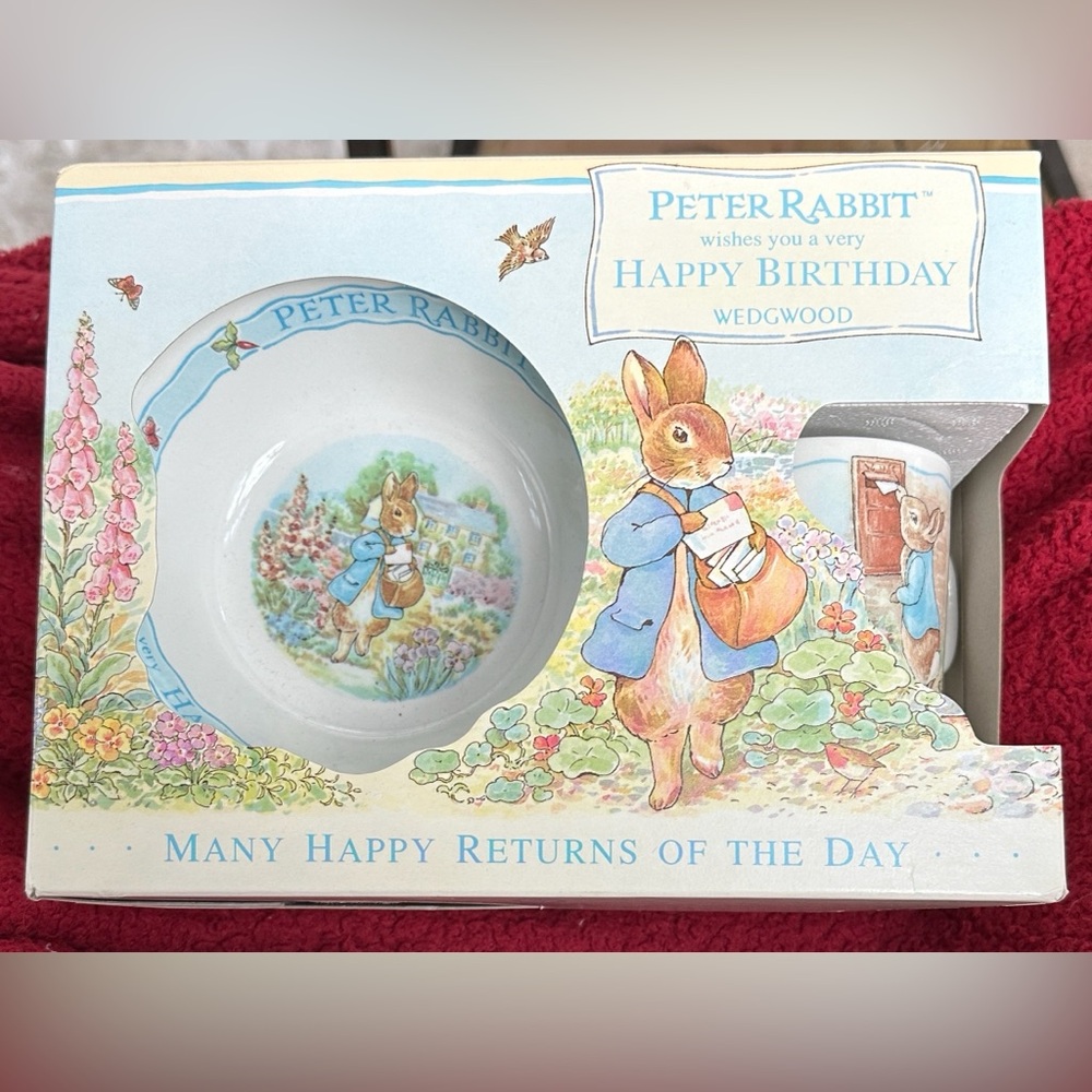 Wedgwood Peter Rabbit Happy Birthday Set in Blue and Multicolor China